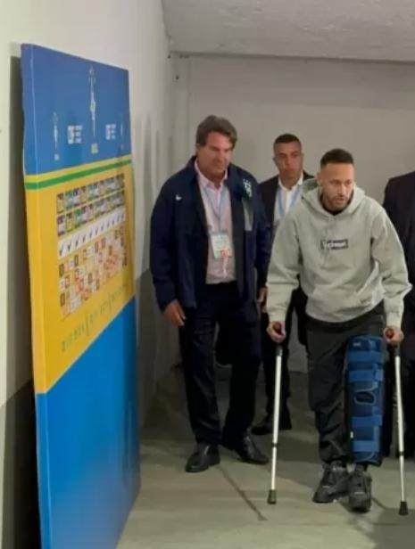 PG模拟器-内马尔重伤巴西人反应不一 有人说他职业生涯完了