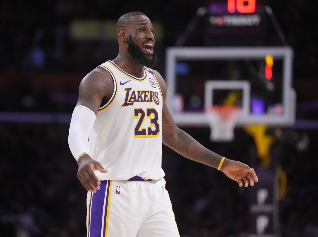 杰弗森：詹姆斯被裁判亏待！他每场都有3到5次被犯规没算！